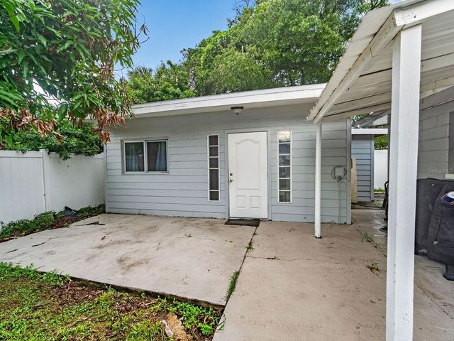 9218 W ROBSON STREET, Tampa, FL 33615