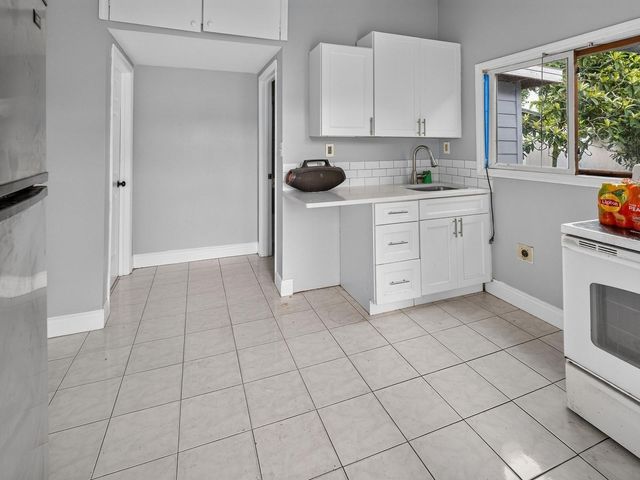 9218 W ROBSON STREET, Tampa, FL 33615