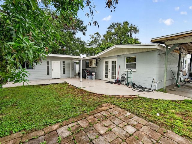 9218 W ROBSON STREET, Tampa, FL 33615