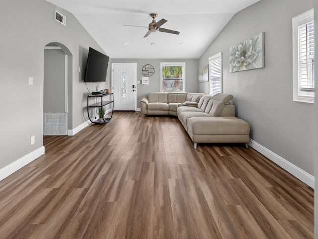 9218 W ROBSON STREET, Tampa, FL 33615