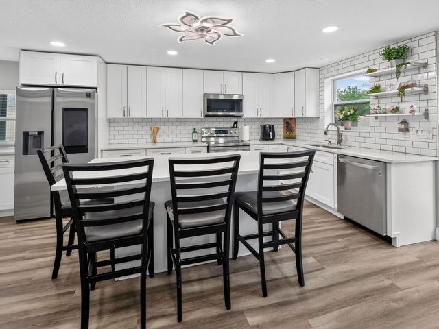 9218 W ROBSON STREET, Tampa, FL 33615
