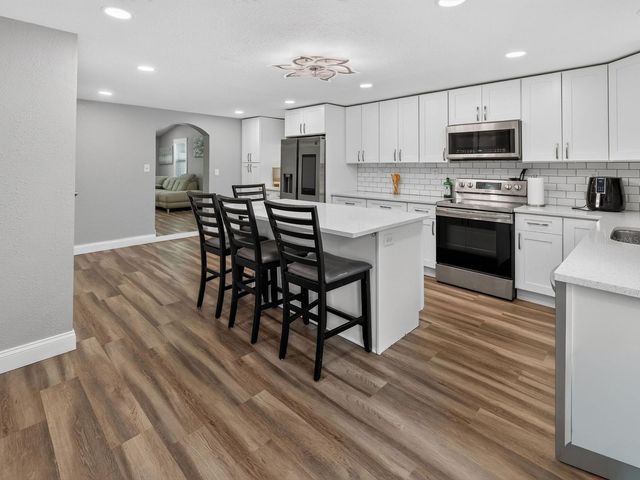 9218 W ROBSON STREET, Tampa, FL 33615