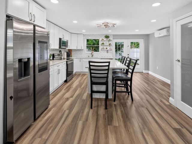 9218 W ROBSON STREET, Tampa, FL 33615
