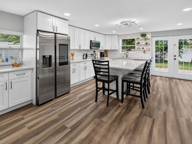 9218 W ROBSON STREET, Tampa, FL 33615