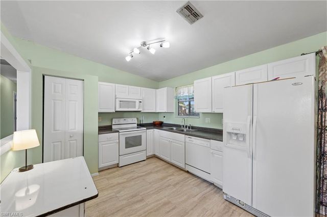 1931 NE 14th TER, Cape Coral, FL 33909