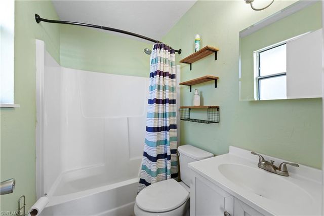 1931 NE 14th TER, Cape Coral, FL 33909