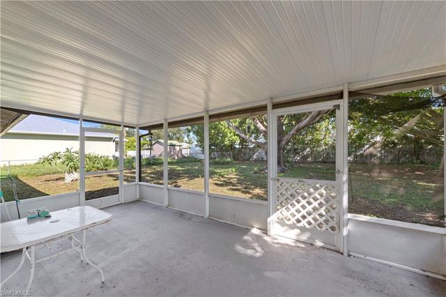 1931 NE 14th TER, Cape Coral, FL 33909