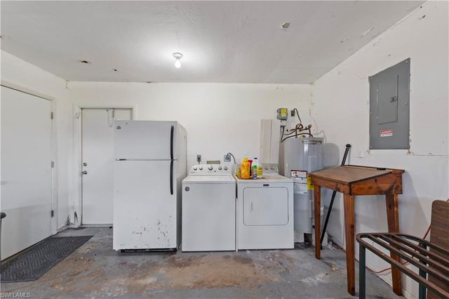 1931 NE 14th TER, Cape Coral, FL 33909
