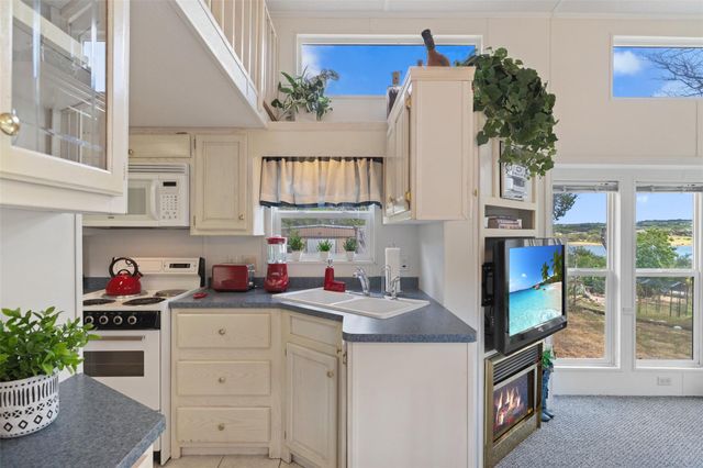20800 W Colorado DR, Spicewood, TX 78669