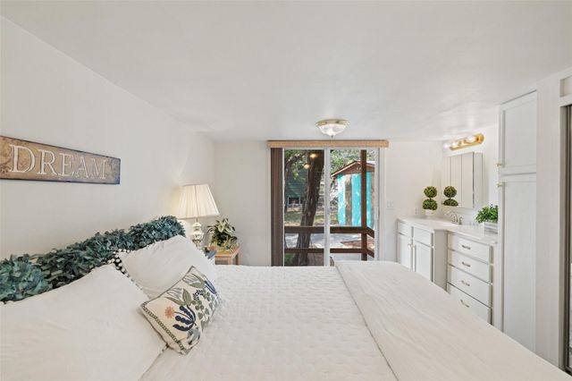 20800 W Colorado DR, Spicewood, TX 78669