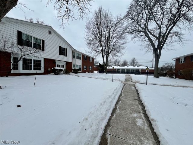 2924 Pease Drive 114, Rocky River, OH 44116