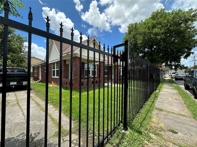 5026 Jefferson Street, Houston, TX 77023