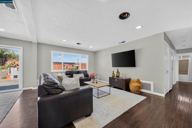 2444 Fitzpatrick St, San Pablo, CA 94806