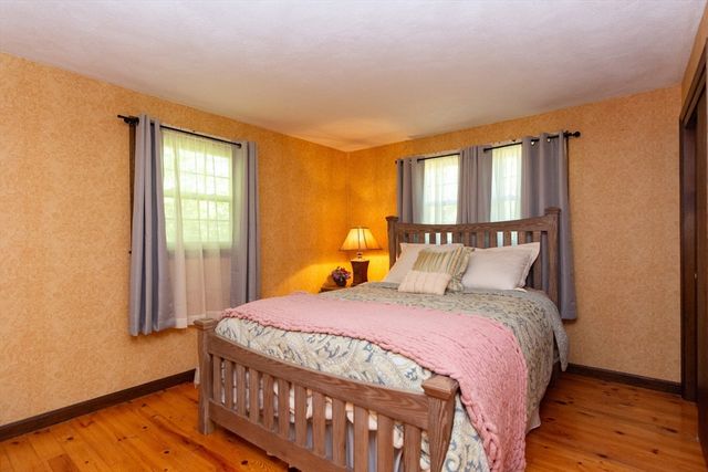 5 Chestnut Dr, Townsend, MA 01469