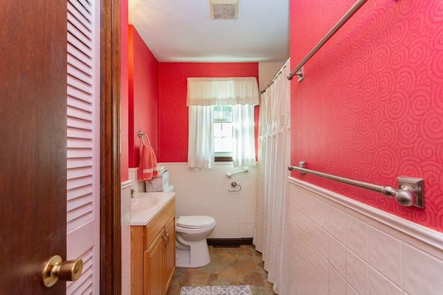 5 Chestnut Dr, Townsend, MA 01469