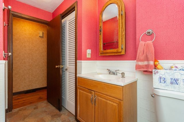 5 Chestnut Dr, Townsend, MA 01469