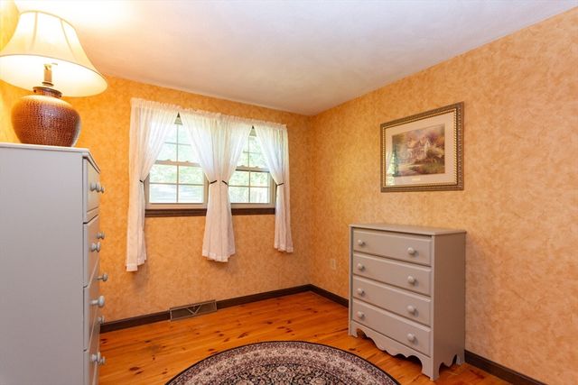 5 Chestnut Dr, Townsend, MA 01469