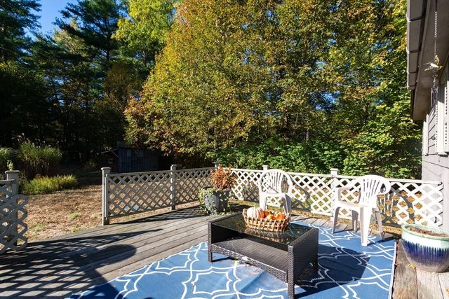 5 Chestnut Dr, Townsend, MA 01469