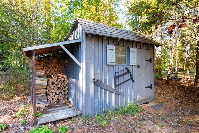 5 Chestnut Dr, Townsend, MA 01469