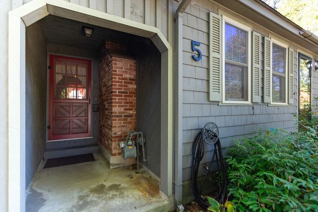 5 Chestnut Dr, Townsend, MA 01469