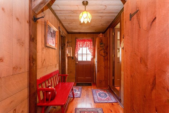 5 Chestnut Dr, Townsend, MA 01469