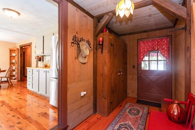 5 Chestnut Dr, Townsend, MA 01469