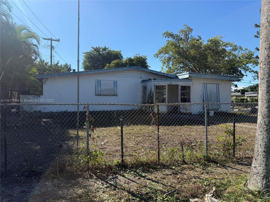 5770 SW 38th Ct, Davie, FL 33314