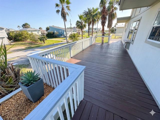 16622 Nassau Way, Jamaica Beach, TX 77554