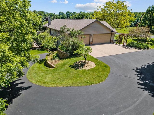 5280 Cherokee COURT, Hartford, WI 53027