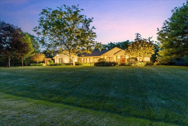 5280 Cherokee COURT, Hartford, WI 53027