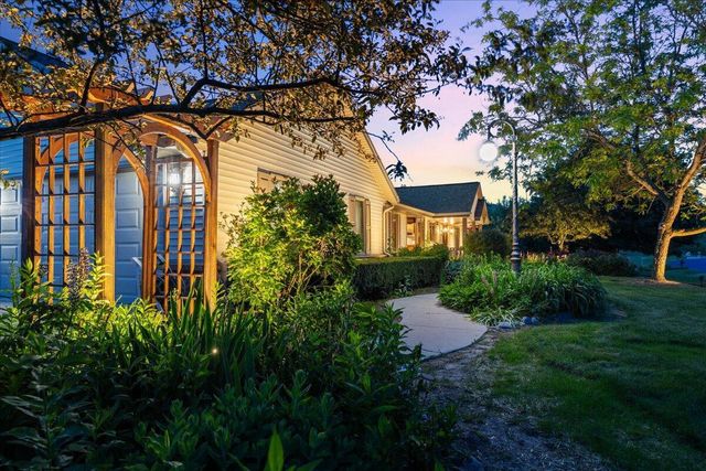 5280 Cherokee COURT, Hartford, WI 53027