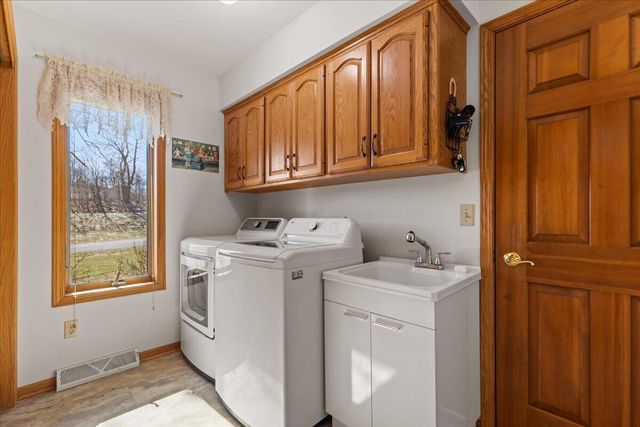 5280 Cherokee COURT, Hartford, WI 53027