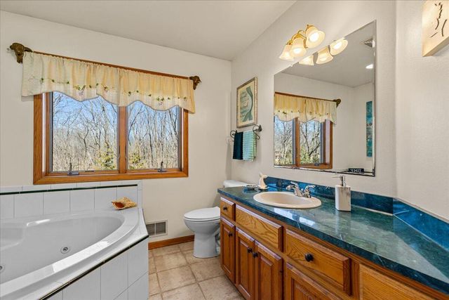 5280 Cherokee COURT, Hartford, WI 53027