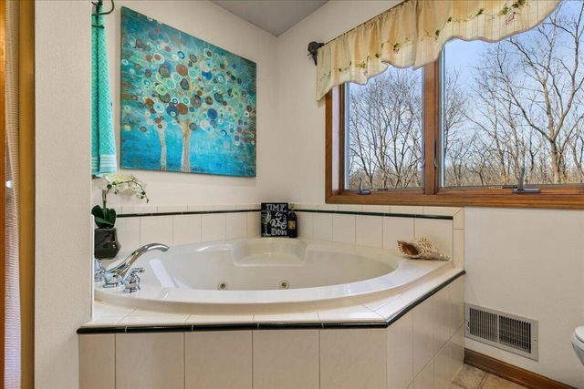 5280 Cherokee COURT, Hartford, WI 53027