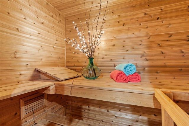 5280 Cherokee COURT, Hartford, WI 53027