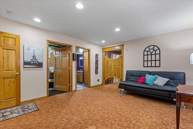 5280 Cherokee COURT, Hartford, WI 53027