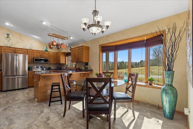 5280 Cherokee COURT, Hartford, WI 53027