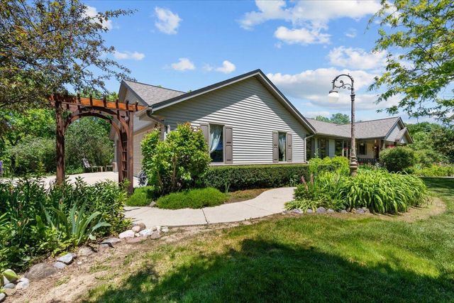 5280 Cherokee COURT, Hartford, WI 53027