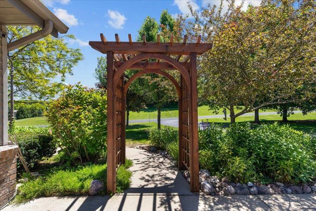 5280 Cherokee COURT, Hartford, WI 53027