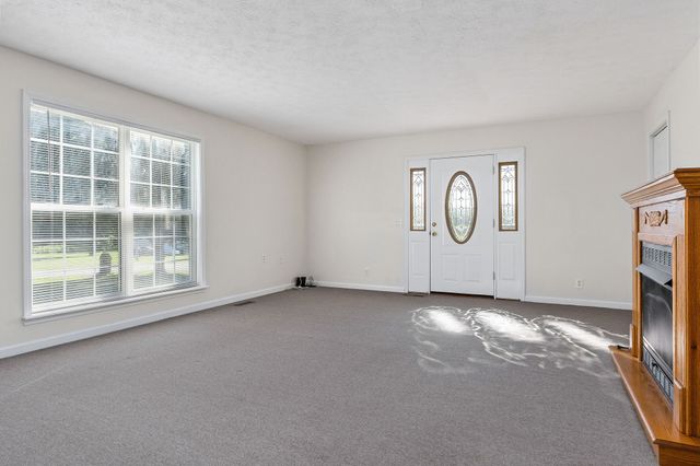 186 Pine Creek Dr, Smithville, TN 37166