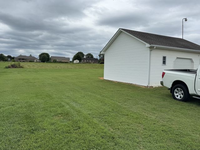 186 Pine Creek Dr, Smithville, TN 37166