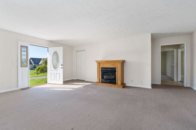 186 Pine Creek Dr, Smithville, TN 37166