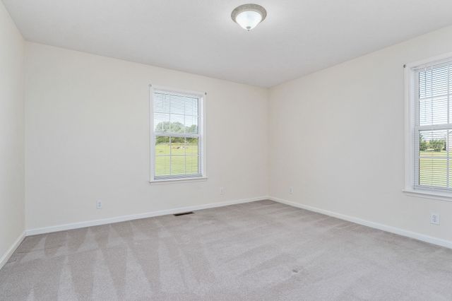 186 Pine Creek Dr, Smithville, TN 37166