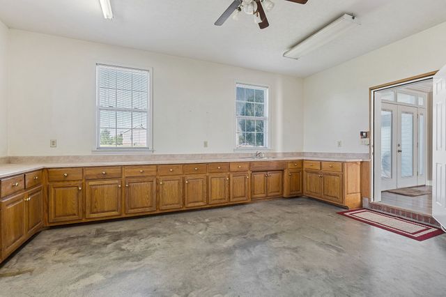 186 Pine Creek Dr, Smithville, TN 37166