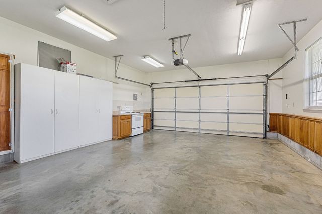 186 Pine Creek Dr, Smithville, TN 37166