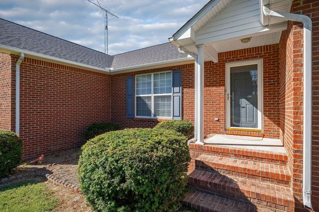 186 Pine Creek Dr, Smithville, TN 37166