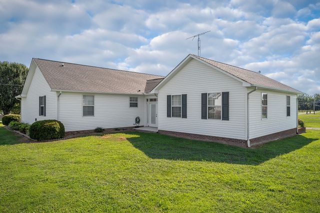 186 Pine Creek Dr, Smithville, TN 37166
