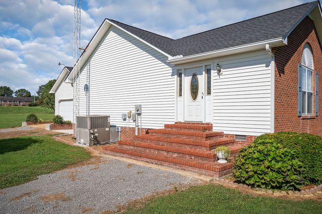 186 Pine Creek Dr, Smithville, TN 37166