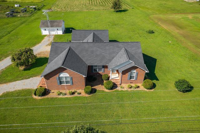 186 Pine Creek Dr, Smithville, TN 37166