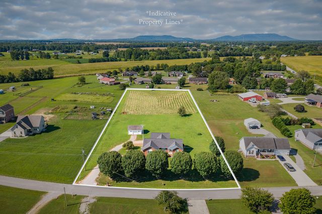 186 Pine Creek Dr, Smithville, TN 37166